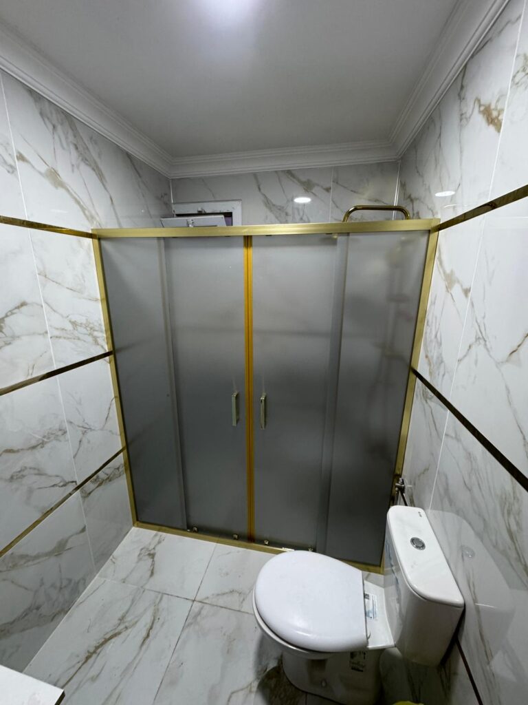 Ayvalık Duşakabin Montajı